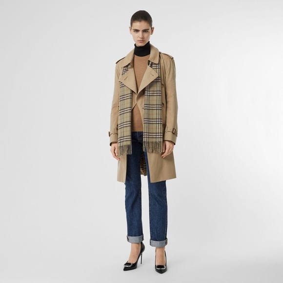 Amazing Burberry scarf - Picture 1 of 8